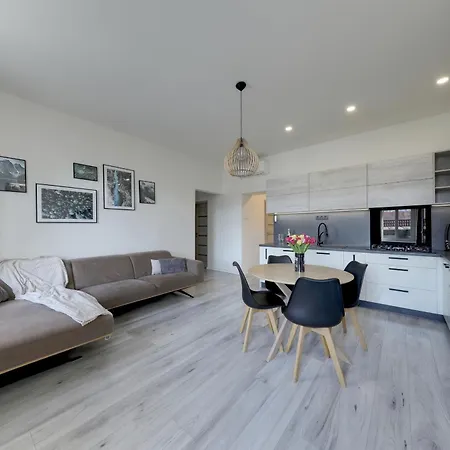 Lovely 2-bedroom In Centre Of Apartment