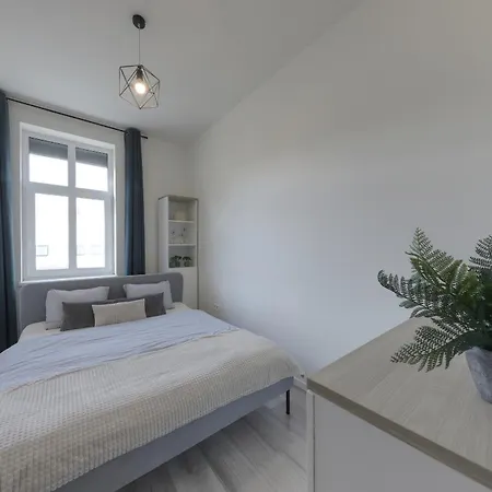 Lovely 2-bedroom In Centre Of *