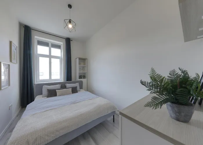 Lovely 2-bedroom In Centre Of *